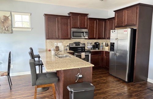 South View House | 🤩Amazing Pool🏖️-Fire Pit🔥 - Cozy Backyard 🫶- 20 min to Fort Bragg!