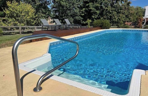 Roselawn Finance House | Amazing Pool & Walk to the Park