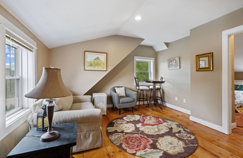 Portsmouth House | Amazing remodeled house that sleeps 11! Walk to downtown Portsmouth and park 8+