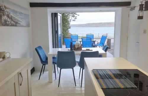 Sennen Cove Apartment | Amazing sea views from this ocean front apartment