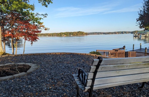 Smith Mountain Lake House | Amazing Smith Mountain Lake Home 3 minutes from Mitchell's Marina