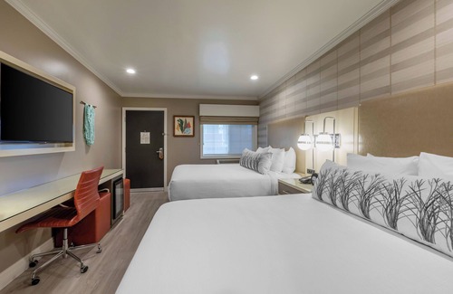 Southeast Torrance Hotel | Amazing Stay! 3 Great Units, 6 Queen Size Beds, Parking, Minutes To The Beach