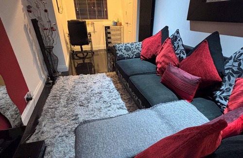 Stanford-le-Hope Apartment | Amazing studio room in a beautiful house