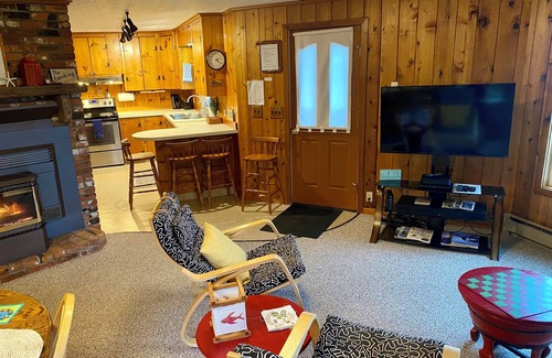 Oak Harbor House | Amazing Sunsets, Westside Beachfront, Resident Eagles & Fire Pit for S’mores!