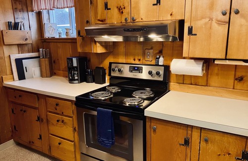 Oak Harbor House | Amazing Sunsets, Westside Beachfront, Resident Eagles & Fire Pit for S’mores!