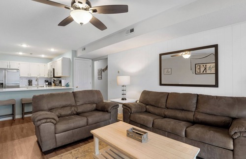 Osage Beach Condo | Amazing Updated Ledges Condo- Lakefront 3 BR/2BA Unit w/Cove View