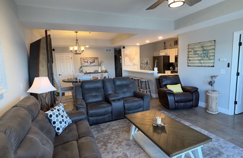 Lakeland Condo | Amazing view! Convenient location, Beautiful 3BR, Lakefront Condo with 2 Pools