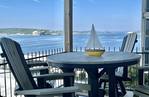 Lakeland Condo | Amazing view! Convenient location, Beautiful 3BR, Lakefront Condo with 2 Pools