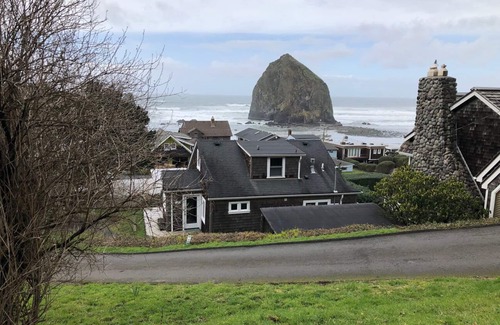 Tolovana Park Cottage | Amazing View - Haystack Rock and the Needles