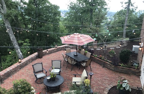 Bristol House | AMAZING VIEWS~ ENTERTAINMENT PATIO~ Groups & Kid Friendly~ BMS & R&R Welcome!