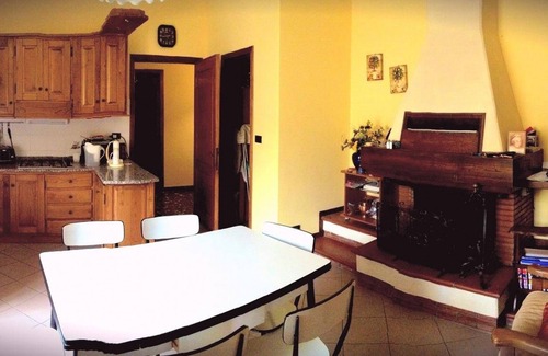 Mologno Apartment | Amazing views from this splendid 3 bedroom villa in Lucca region of Tuscany