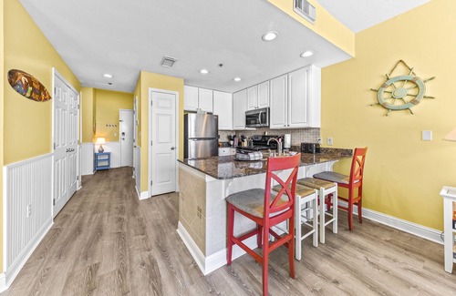 Gulf Shores Condo | ☀️Amazing Views, Hot Tubs, Pools, Smart TVs☀️