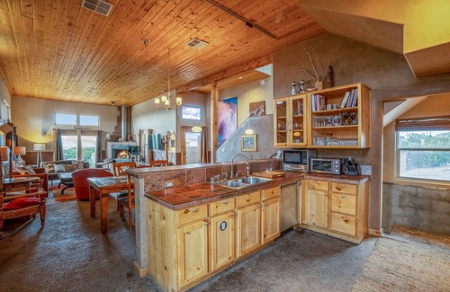 West Alameda House | Amazing Views, Hot Tub, Pool, Sauna, Gourmet Kitchen, Master Suites!