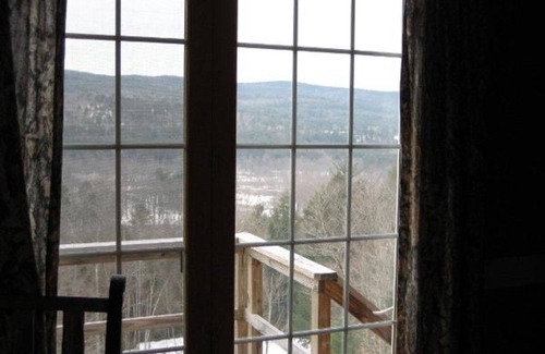 Hill Apartment | Amazingly Beautiful Waterfalls Getaway special winter ski package per month !