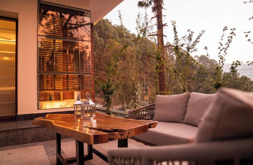 Kasauli Villa | Ambaram 4BR Villa With Jacuzzi and Private Lawn