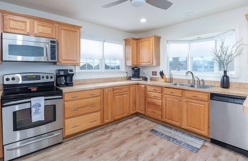 Cape May Court House House | Amenities Galore! Spacious, Updated Bay Front Beauty