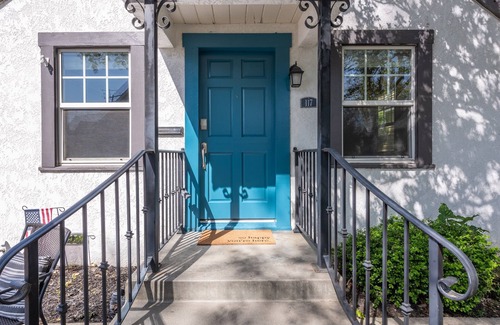 Lodi Cottage | American Oak Cottage | Pet Friendly | 6-min walk to Downtown Food, Wine, & More!