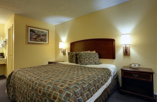 Comanche Hotel | Americas Best Value Inn Comanche