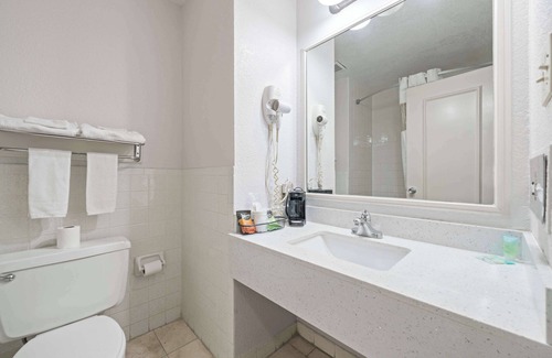 Brenham Hotel | Americas Best Value Inn & Suites Brenham