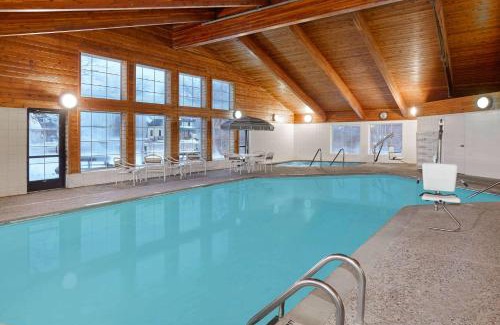 Fennville Hotel | AmericInn by Wyndham Douglas/Saugatuck