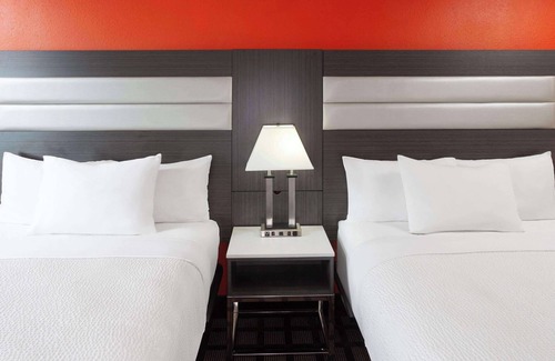 Hudson Hotel | AmericInn by Wyndham Hudson