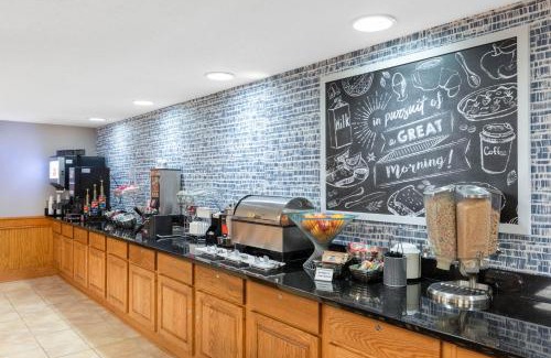 Jackson Hotel | AmericInn by Wyndham Jackson