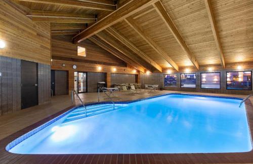 Merrill Hotel | AmericInn by Wyndham Merrill