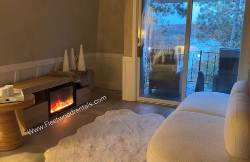 Hudson Cabin | Amethyst Bay on Lake Mallalieu:sauna&swimspa pool