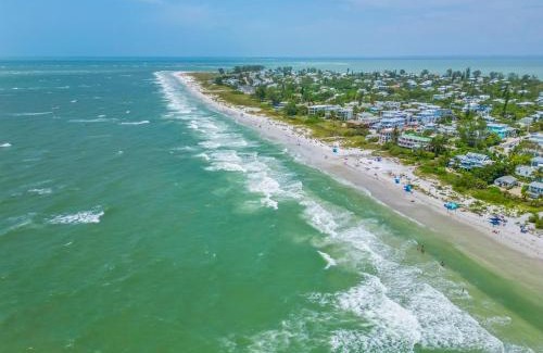 Anna Maria House | Ami Du Soleil Steps To The Beach, Heated Pool