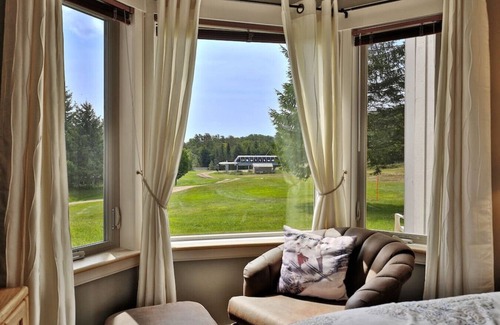 Ludlow Apartment | Amodio, Solitude I105