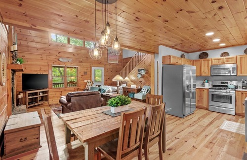 Vilas Cabin | Among the Trees - Valle Crucis Cabin with hot tub, Pool Table, Pond, Fire pit