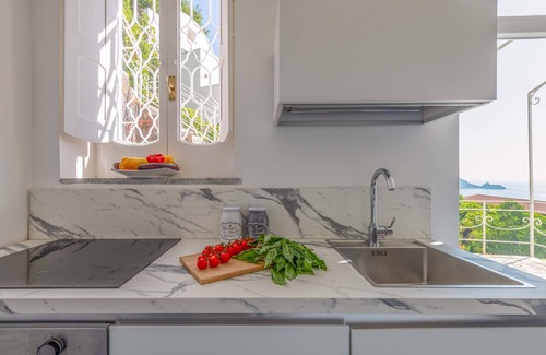 Praiano Villa | AMORE RENTALS - Villa Jacaranda with Pool and Sea View