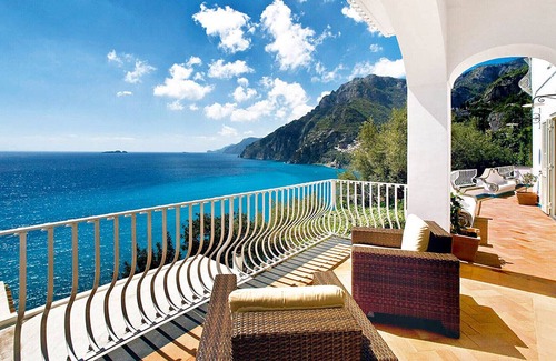 Arienzo Villa | AMORE RENTALS - Villa Le Sirene 1 with Private Pool and Sea View