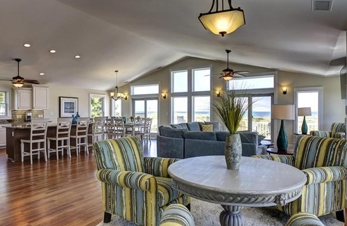 Avon House | Amorous 993