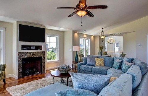 Avon House | Amorous 993