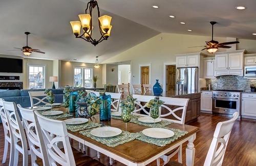 Avon House | Amorous 993