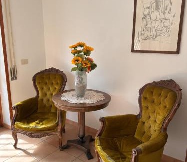 Zona XXVIII Tor de' Cenci Apartment | Ampio appartamento su due piani immerso nel verde