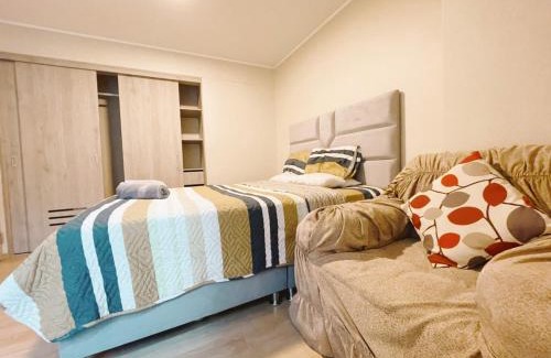 Tejada Alta House | Amplia habitación privada con baño privado y TV