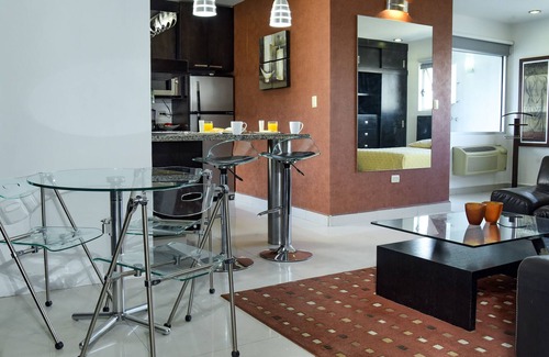 San Pedro Garza Garcia Apartment | Amplio a 3 minutos de San Pedro