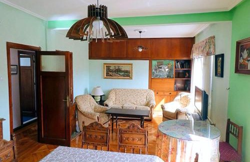 Aviles Apartment | Amplio y céntrico apartamento en Avilés by beBalmy