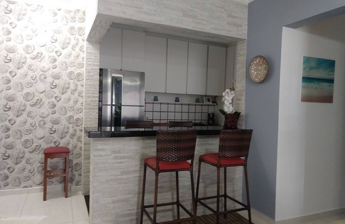 Tombo Apartment | Amplo ap. 62m com sacada,1 dorm. 2 ban. cozinha americana 150m da Praia do Tombo