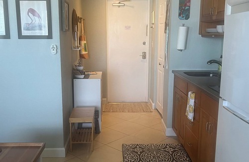 Lenox Park Apartment | An adorable, direct oceanfront front studio with a large private balcony.