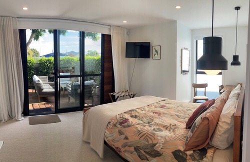 Hospital Hill Apartment | An Ahuriri gem, independent studio away from the busy front row!