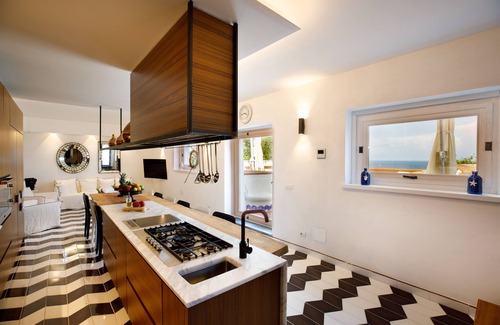 Praiano Villa | An amazing seafront villa at 100mt to the beach and restaurants