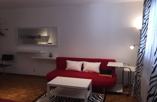 Am Pragfriedhof Apartment | An elegant studio in the heart of Stuttgart