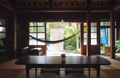 Yakena House | An inn where you can experience a traditional Okinawan wooden minka. Enjoy the comfort and healing space! （The owner will welcome guests at the parking lot upon check-in.
