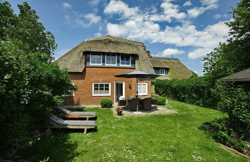 Sylt-Ost Apartment | An oasis of well-being under thatch in idyllic and quiet Morsum