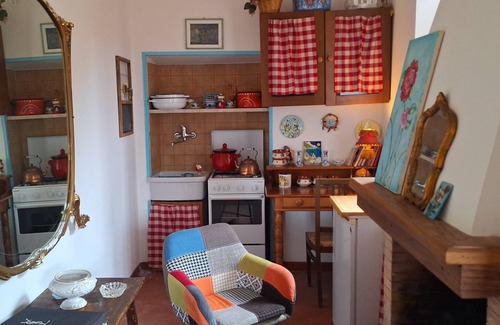 Pontecorvo House | An oil mill renovated as a cottage located in a hamlet surrounded by greenery.