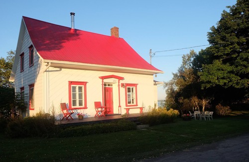 Sainte-Croix House | Ancestral Home, for one Couple
