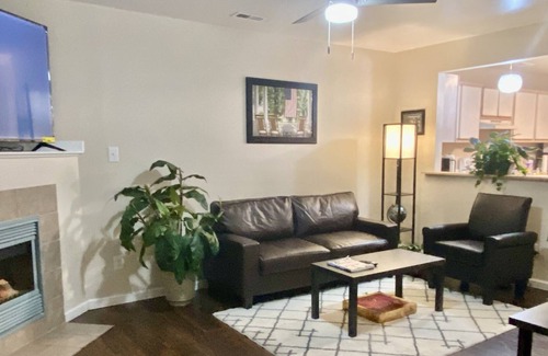 Jacksonville House | Anchor to a five star experience to this entire townhouse a hidden jewel of Jax.